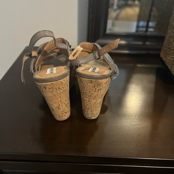 Beautiful wedges worn a few times great shape . - Picture 3 of 4